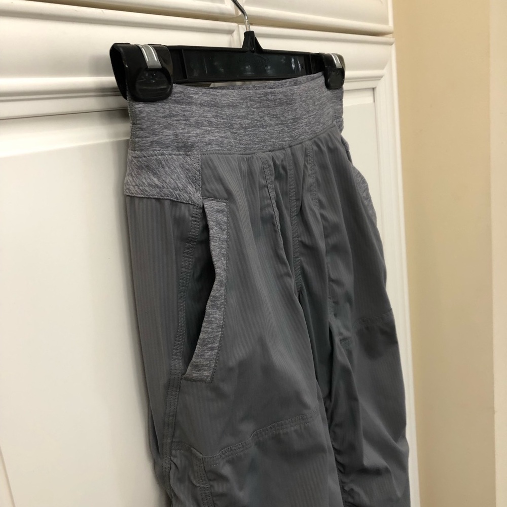 Ivivva by Lululemon Live to Move crop - Picture 4 of 11